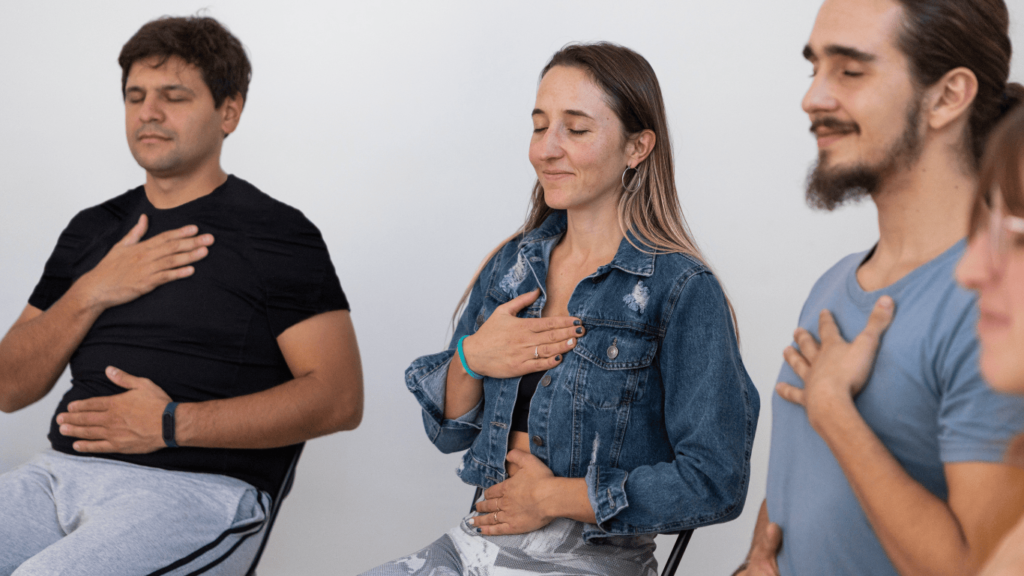 personas haciendo mindfulness